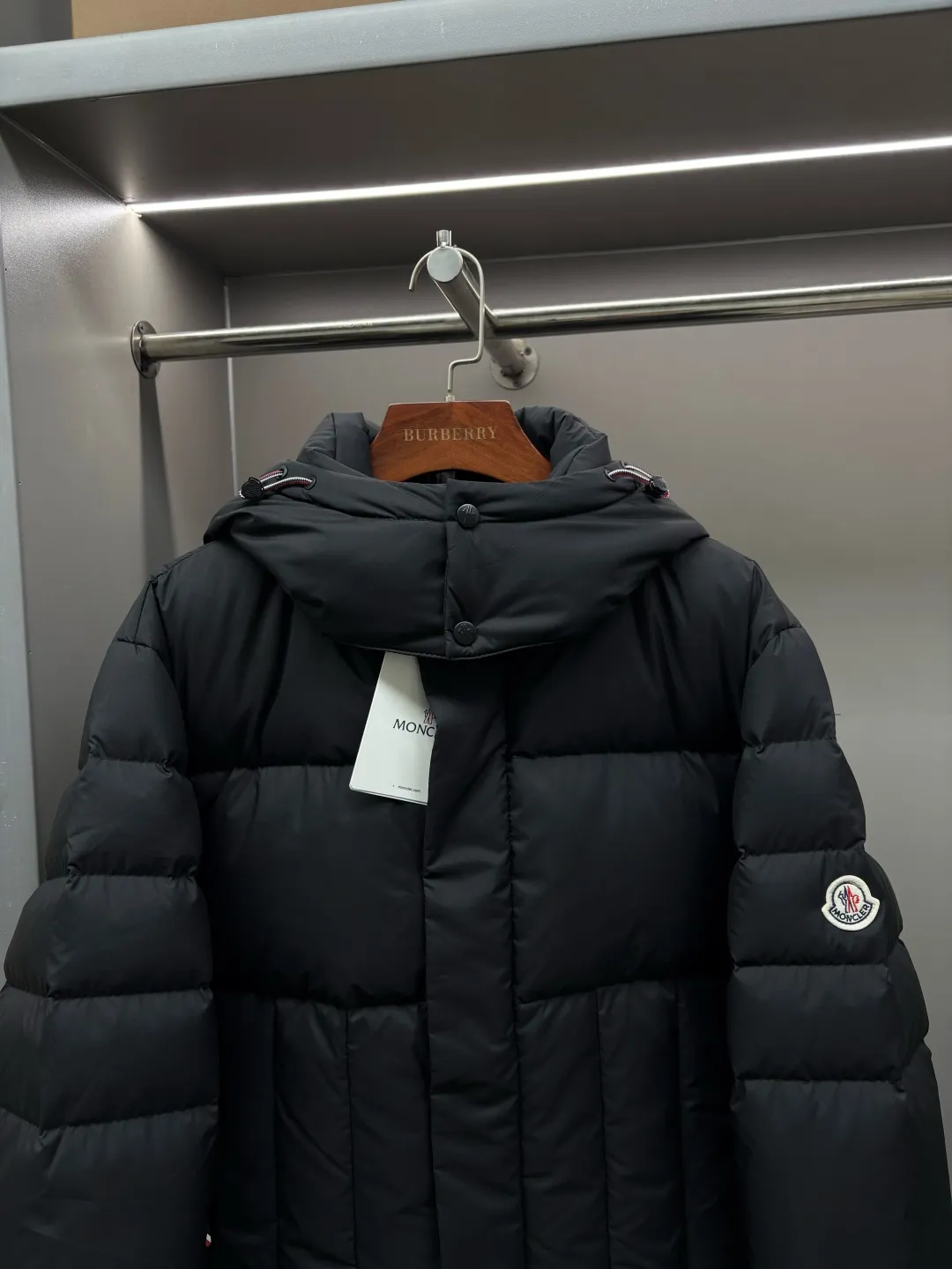 Moncler Classic Hot Sale Same Style In Stock 💥Premium Series， ， ， ， ， ， ， ， 。 ， ， ， ，DIST 90 ！ ！🔍 ： ， Red ， ， Moncler 。 Sizes：M-XXL ：Black Beige